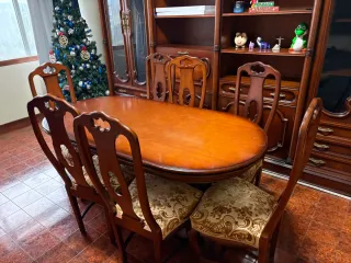 Mesa de comedor ovalada de madera con 8 sillas