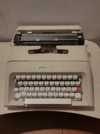 Máquina de escribir Olivetti Lettera 35