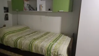 Dormitorio juvenil blanco y verde