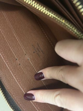 Cartera Louis Vuitton con flores