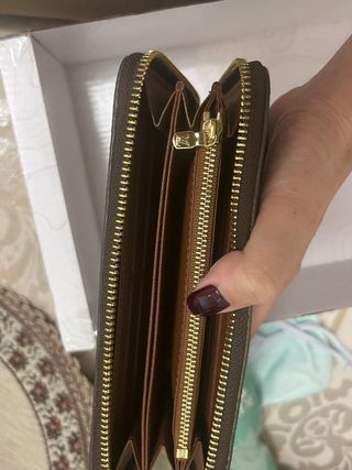 Cartera Louis Vuitton con flores