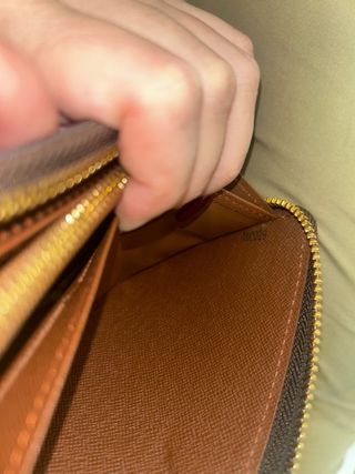 Cartera Louis Vuitton con flores