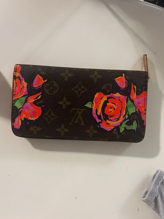 Cartera Louis Vuitton con flores