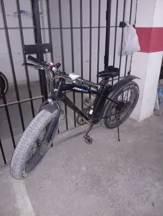 Bicicleta Eléctrica Fat Bike Negra. Le falta.motor