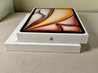 Cajas vacias iPad Air 13” y Magic Keyboard Apple