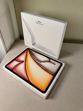 Cajas vacias iPad Air 13” y Magic Keyboard Apple