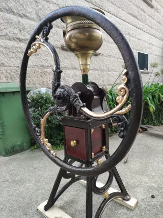 Molino de café antiguo de hierro fundido