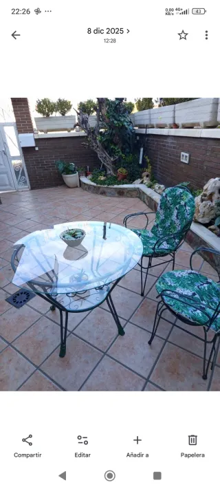 Mesa de exterior de cristal y metal