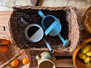 Cesta de mimbre artesanal