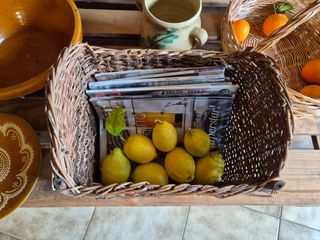 Cesta de mimbre artesanal