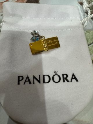 Pandora Charm Bridgerton Libro y Pluma Azul Dorado