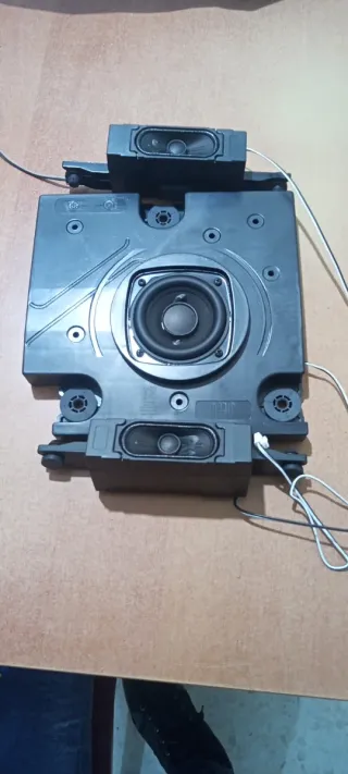 Altavoces TCL 55T8C con Subwoofer