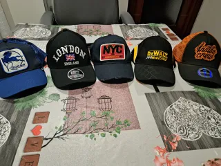 Lote 5 Gorras: London, NYC, DeWalt, etc.