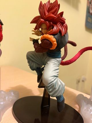 Gogeta SSJ4 Figure