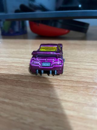 Coche Hot Wheels Morado con Llamas