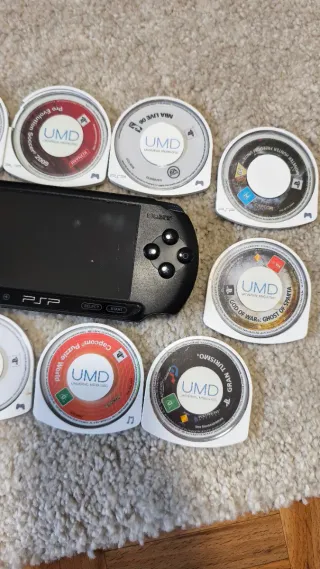 PSP E1004 + 11 Juegos