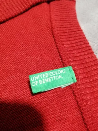 Maglione rosso scollo a V