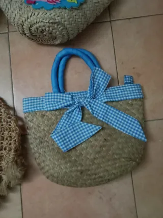 Lote de 5 capazos de mimbre y tela