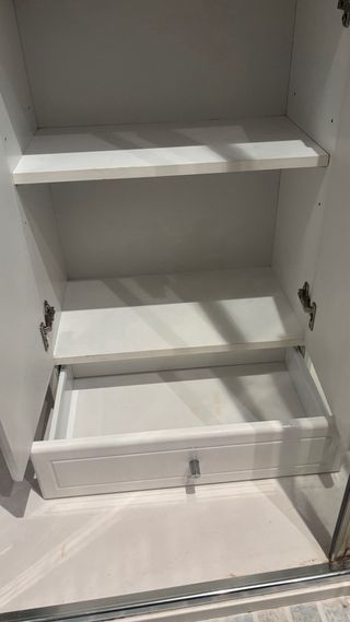 Armario de baño blanco