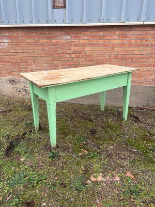 Antigua mesa tocinera de madera