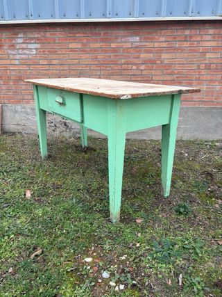 Antigua mesa tocinera de madera