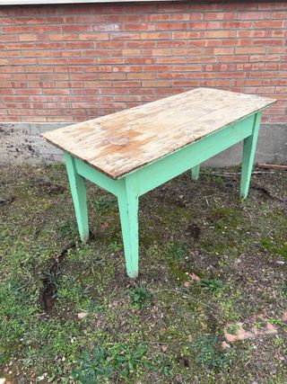 Antigua mesa tocinera de madera