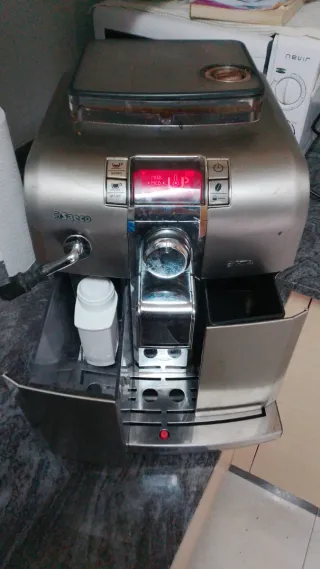 Macchina da caffè Saeco Syntia SUP 037DR automatica