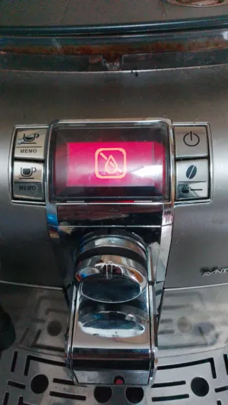 Macchina da caffè Saeco Syntia SUP 037DR automatica