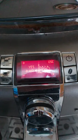 Macchina da caffè Saeco Syntia SUP 037DR automatica