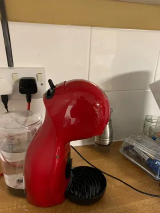 Cafetera Dolce Gusto Roja