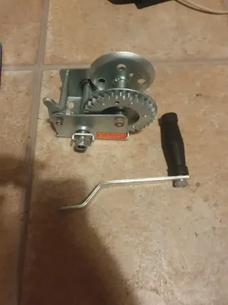 Malacate manual con manivela