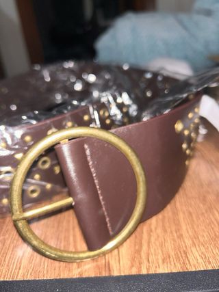 Cinturón ancho cuero marrón tachuelas