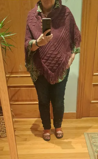 Poncho granate talla única