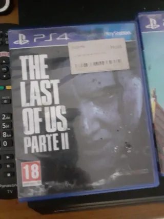 PS4 Pro Negra + 3 Mandos + 5 Juegos