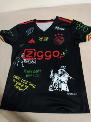 Camiseta Ajax Legends Live Forever