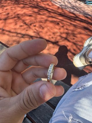 Anillo de oro con diamantes