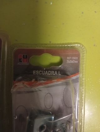 Escuadras metálicas