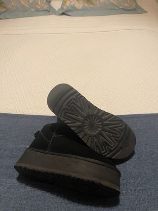 Botas UGG Ante Negras con plataforma