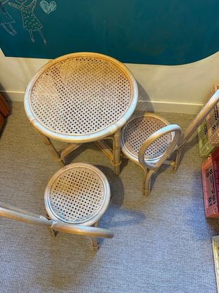 Mesa y sillas de juego niños