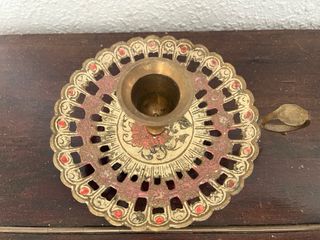 Palmatoria antigua latón decorada