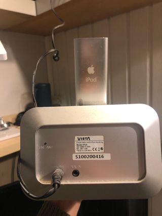 iPod Nano A1320 + Cargador, Altavoz y Reloj