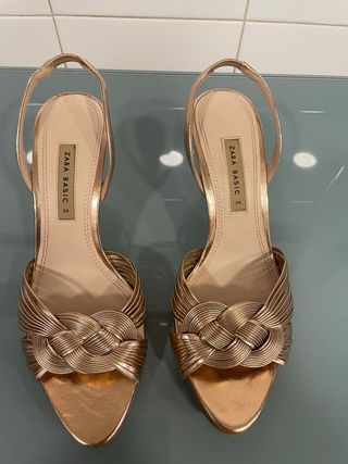 Sandalias Zara Piel Talla 39 Tacón Medio Dorado
