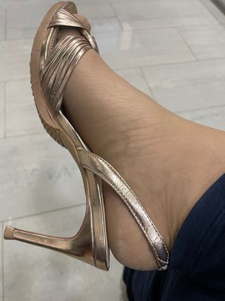 Sandalias Zara Piel Talla 39 Tacón Medio Dorado
