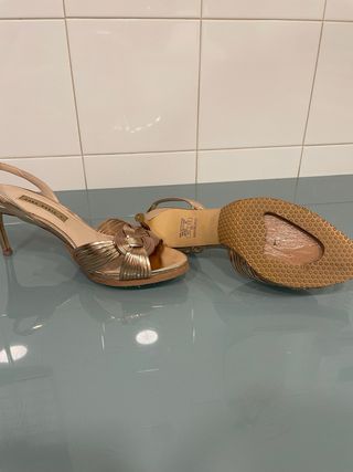 Sandalias Zara Piel Talla 39 Tacón Medio Dorado