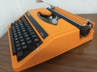 Máquina de escrever Silver Reed SR 10 Laranja
