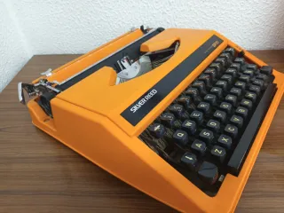 Máquina de escrever Silver Reed SR 10 Laranja