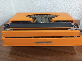 Máquina de escrever Silver Reed SR 10 Laranja