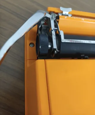 Máquina de escrever Silver Reed SR 10 Laranja