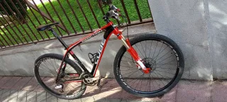 Bicicleta Cube carbón 27,5
