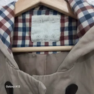 Chaqueta Beige con Capucha